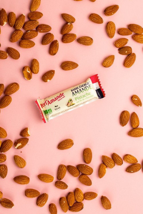 Pâte d'Amande Pistache sur lit de chocolat 25g