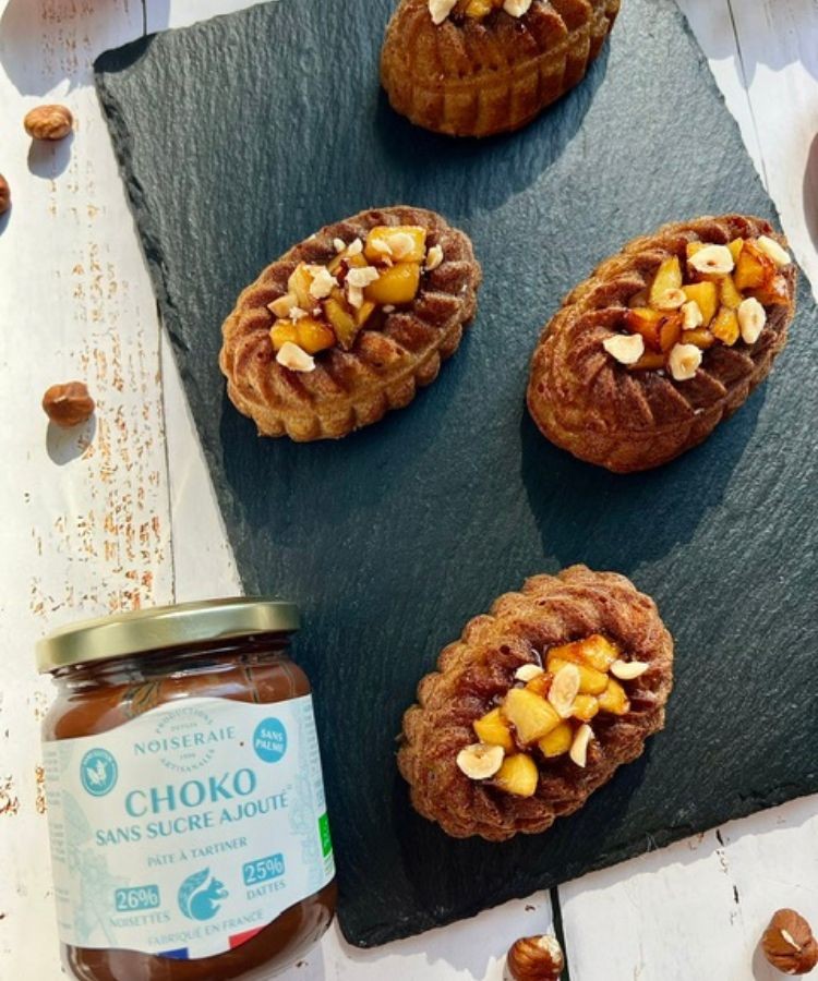 Apple cakes and choco spread with no added sugar
