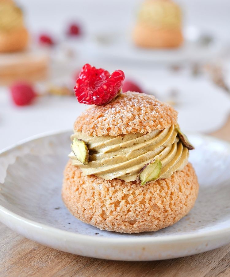 Choux pistache framboise