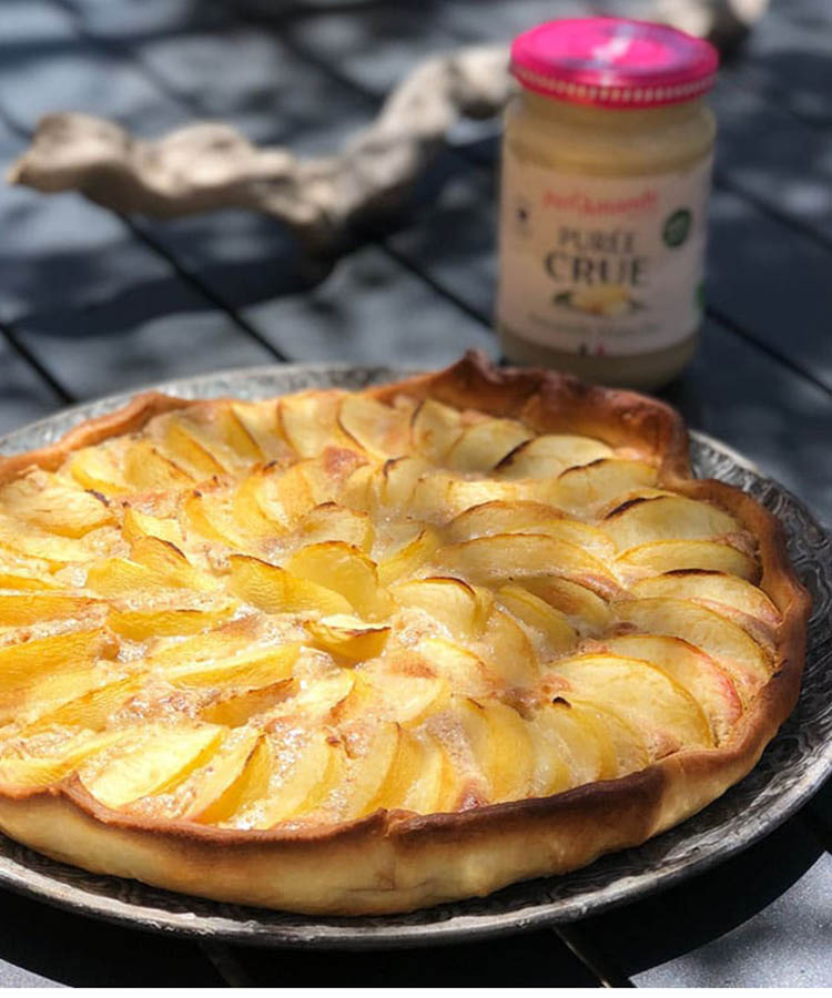 Tarte aux pêches et purée crue d'amande blanche
