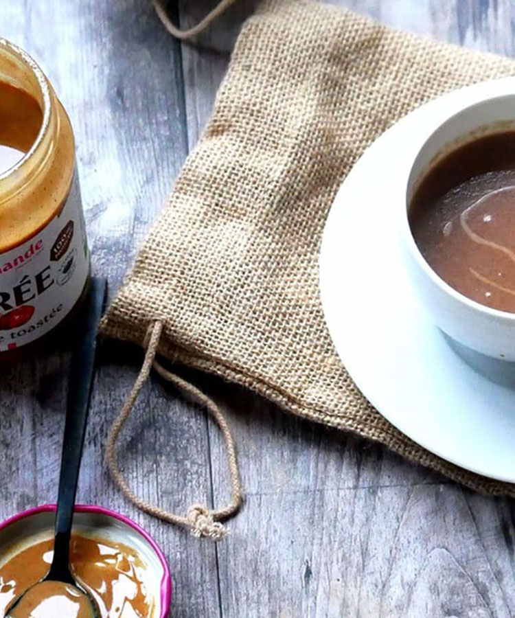Chocolat chaud à la purée noisette toastée by Happy and Veggy