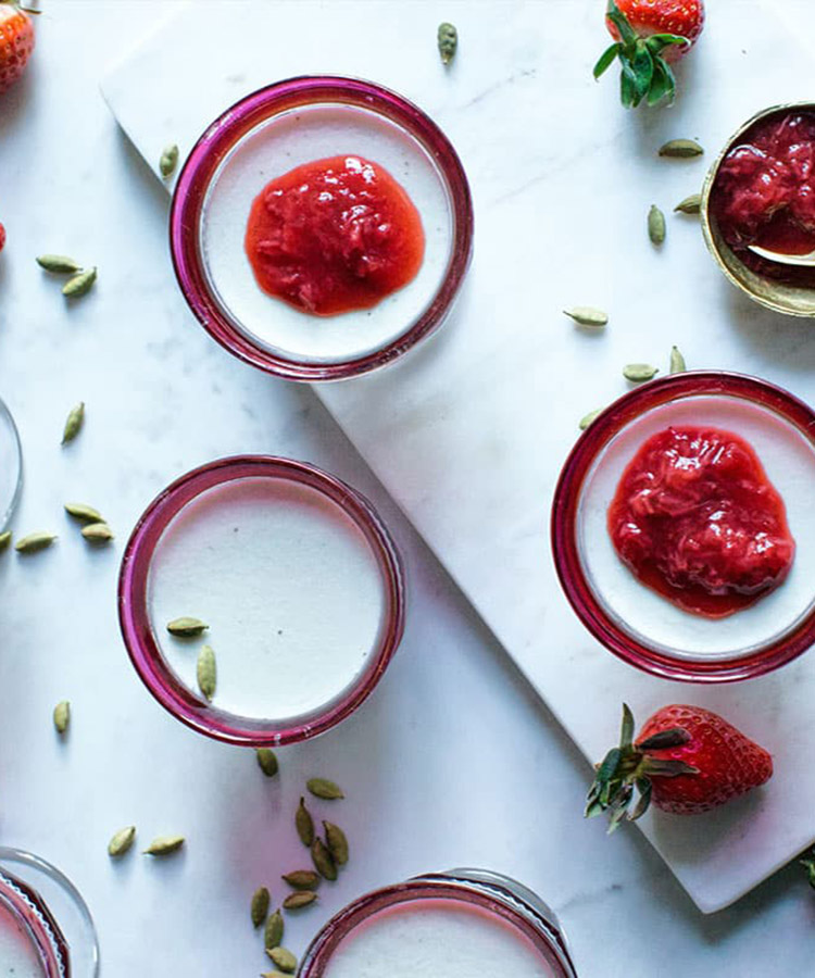 Pana Cotta à la fraise açaï by Alimentation Epanouie